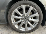 純正アルミホイール装着してます