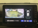 バックギアに入れますとご覧のような画像に自動的に切り替わります。車庫入れ時に役立ちます。