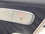 ●フロントシートヒーティング:運転席・助手席共に三段階で調節が可能なシートヒーターを装備しております。季節を問わず快適にご使用いただけます。