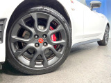 ●純正17インチアルミホイール:輸入車ならではの卓越した走りを支えるホイールと足回りです!日本車の走りに慣れている方にもぜひ体感して頂きたいほど、高いレベルでまとまっています!