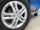 ●純正18インチアルミホイール:輸入車ならではの卓越した走りを支えるホイールと足回りです!日本車の走りに慣れている方にもぜひ体感して頂きたいほど、高いレベルでまとまっています!