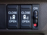 運転席からもスライドドアをボタン操作でスピーディーに開閉できます!またスマートキーでも操作できるので便利です。