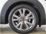 【純正アルミホイール】外観にマッチした純正アルミホイールを装着しております。ノーマルタイヤ、スタッドレスタイヤも広島マツダにお任せください。