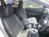 エクストレイルのフロントシートです。座り心地もバッチリです。