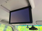 【フリップダウンモニター】大画面モニターで後席でもエンタメをお楽しみいただけます。小さなお子様にも大人気の装備です♪