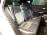 後部座席も気になるようなキズ・汚れやへたり等、大きなダメージはなく、良好な状態です。