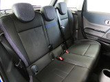 【べスキンコンビブラックシート】セカンドシートもフロントシートと同様安心感があり、クリアランスもしっかりと確保されております。大人の方も余裕でお乗りになれます。