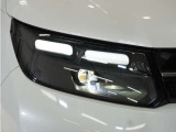【LEDヘッドライト】省電力で、明るく遠くまで照らし、夜道や雨天などの走行の際、安心感を高めます。オートライト機構で周囲の明るさを感知し、自動で点灯、消灯します。