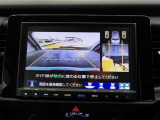 バックモニター付きで慣れない駐車場や車庫入れをサポートします。