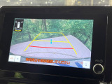 【バックカメラ】駐車時に後方がリアルタイム映像で確認できます。大型商業施設や立体駐車場での駐車時や、夜間のバック時に大活躍!運転スキルに関わらず、今や必須となった装備のひとつです!
