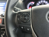 ステアリングスイッチ付き。前方から目を離すことなく操作することが可能です。