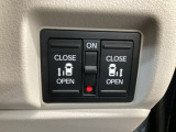 【両側パワースライドドア】両側がパワースライドドアになっており、運転席のスイッチやスマートキーでも開閉が可能です!開口部も広いので乗り降りも楽々♪