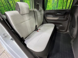 後部座席も気になるようなキズ・汚れやへたり等、大きなダメージはなく、良好な状態です。