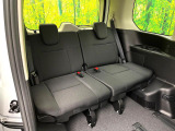 3列目シートはもちろん状態良好☆大人でもゆったりと座って頂けますので、大人数でのお出かけもラクラクです♪ご家族で、気の知れた仲間で、ドライブに行くのが楽しみですね♪