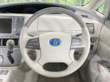 【純正革巻きステアリング】上質な革を使用することで、手にしっかり馴染みとても運転しやすいハンドルです♪