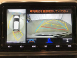 【パノラミックビューモニター】専用のカメラにより、上から見下ろしたような視点で360度車の周囲を確認することができます。