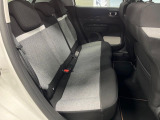 ●後部座席も気になるようなキズ・汚れやへたり等、大きなダメージはなく、良好な状態です。