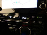 オートエアコンは、常にお好みの温度に調整ができ車内を快適な空間に保ってくれます。