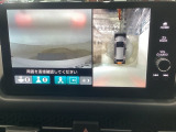 【マルチビューカメラ】周囲の状況を多彩なビューでナビ画面に表示します。駐車場や見通しの悪い交差点での安心感を高めます♪