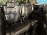 3列目シートはもちろん状態良好☆大人でもゆったりと座って頂けますので、大人数でのお出かけもラクラクです♪ご家族で、気の知れた仲間で、ドライブに行くのが楽しみですね♪