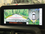 【パノラミックビューモニター】専用のカメラにより、上から見下ろしたような視点で360度クルマの周囲を確認することができます☆死角部分も確認しやすく、狭い場所での切り返しや駐車もスムーズに行えます。