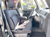 運転席シート廻りは使用感も少なく、良好な状態となっています。前オーナー様が丁寧に使っていたことがよくわかりますね。