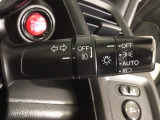 【オートライト】オートライトコントロールスイッチが装備されています 周囲の明るさに応じて自動でヘッドライトの点灯・消灯を行います。ものすごく便利です♪