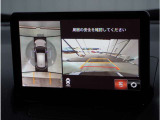 【360&deg;ビュー・モニター】専用カメラにより上から見下ろしたような視点で360度クルマの周囲を確認することができます。駐車が苦手な方でも縦列駐車や幅寄せ時に活躍してくれます。