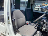 車内についても清掃を施し、綺麗な状態になっています。シートにもへたりや汚れもありませんので、状態の良さを感じていただけます。