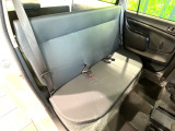 後部座席も気になるようなキズ・汚れやへたり等、大きなダメージはなく、良好な状態です。