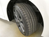 タイヤはまだまだしっかり山が有り、ひび割れも見れません。