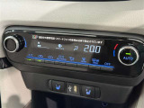 オートエアコン付きなので一度、気温を設定すれば自動的に過ごし易い温度に調整してくれますよ。 車内をいつでも快適空間にしてくれます。