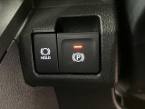 【電動パーキングブレーキ+オートブレーキホールド機能】 指先だけで簡単に操作が可能なパーキングブレーキ、スイッチを押すとブレーキペダルから足を離してもブレーキを保持できるオートブレーキホールド搭載。
