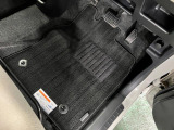 嬉しい純正フロアマット付き♪ 状態も良好です(^^♪