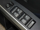 電動格納式ドアミラー・全席対応のパワーウィンドウを装備してます。