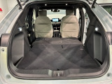 リア席を倒せば広々とした空間の出来上がり!床が低くフラットになり、天井までの高さがありますので積載が便利です。