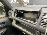 助手席前上グローブボックスです。