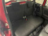 後部座席も気になるようなキズ・汚れやへたり等、大きなダメージはなく、良好な状態です。
