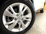 【純正16インチアルミホイール】外観にマッチした純正アルミホイールを装着しております。各種社外アルミホイールや、スタッドレスタイヤも取扱いしております。是非ご相談ください♪