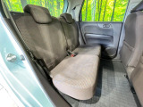 後部座席も気になるようなキズ・汚れやへたり等、大きなダメージはなく、良好な状態です。