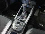 扱いやすい位置に配置されたフロアオートマチックです☆CVTを採用で滑らかでスムーズな走りが楽しめますよ♪