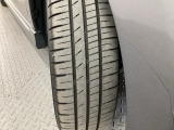 安全に走行するためには空気圧の確認をはじめ溝の深さ、ひび割れの等の点検が必要です。点検時に交換が必要と判断した場合は交換いたします。