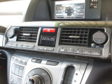 エアコンはオートエアコンでお好みの温度調整が出来、オールシーズン快適にドライブできます!リア席はプライバシーガラスで夏も涼しく過ごせます!