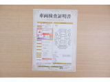 【車両検査証明書】店頭にて、クルマの状態が一目で分かる査証明書を公開中。トヨタ認定検査員が厳しく検査し、状態を点数と図解で表示しています。修復歴はもちろん、傷やヘコミの箇所や程度がご確認いただけます。