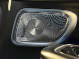 ブルメスターサラウンドサウンドシステムで、立体感のある音響で車内空間を彩ってくれます。