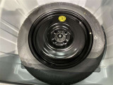 【テンパータイヤ】こちらのお車にはテンパータイヤがついております♪