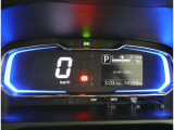 とっても見やすいメーターです。夜間時はラグジュアリーな気分にさせてくれる照明が魅力ですので、夜のドライブも楽しみになりますよ♪