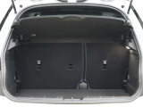 全面をファブリック処理したトランクルームはリアシートを倒す事でラゲージスペースの拡大が可能です。