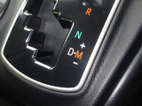 マニュアル車のような感覚で、ワインディングロードでも車を操れるMTモード付きです。長い下り坂でのエンジンブレーキや、高速道路の合流の際の加速も思いのままです。