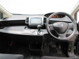 Honda車が初めての方にも扱いやすく分かりやすいインパネ周りと各種スイッチ類です。